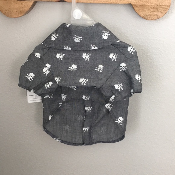 Skull and Crossbones Gray Button up Dog Shirt - Picture 6 of 7